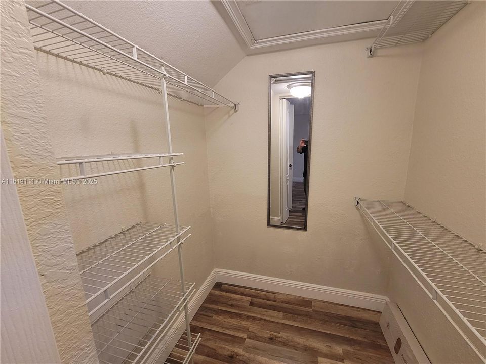 Под контрактом: $380,000 (1 спален, 1 ванн, 514 Квадратных фут)