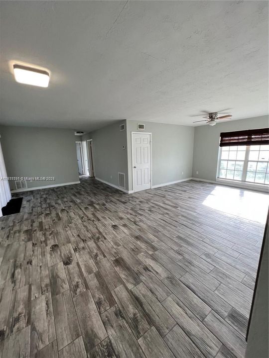 Recently Rented: $2,100 (3 beds, 1 baths, 1228 Square Feet)