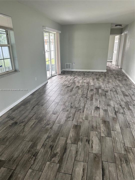 Recently Rented: $2,100 (3 beds, 1 baths, 1228 Square Feet)