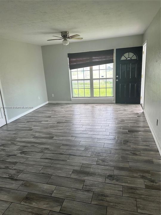 Recently Rented: $2,100 (3 beds, 1 baths, 1228 Square Feet)