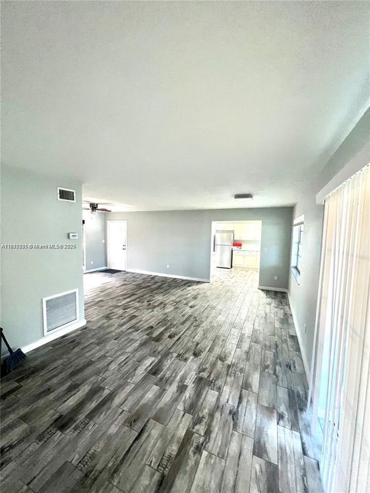 Recently Rented: $2,100 (3 beds, 1 baths, 1228 Square Feet)