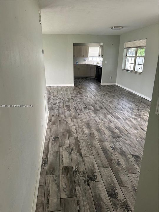 Recently Rented: $2,100 (3 beds, 1 baths, 1228 Square Feet)