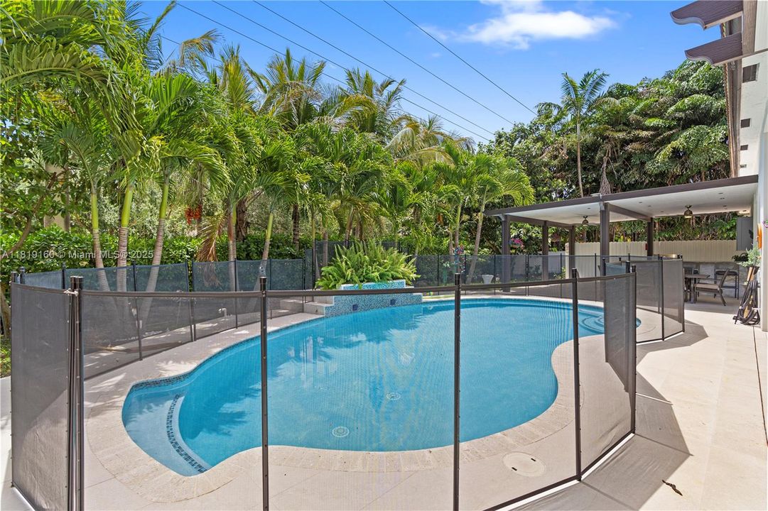 For Sale: $1,600,000 (4 beds, 3 baths, 2779 Square Feet)