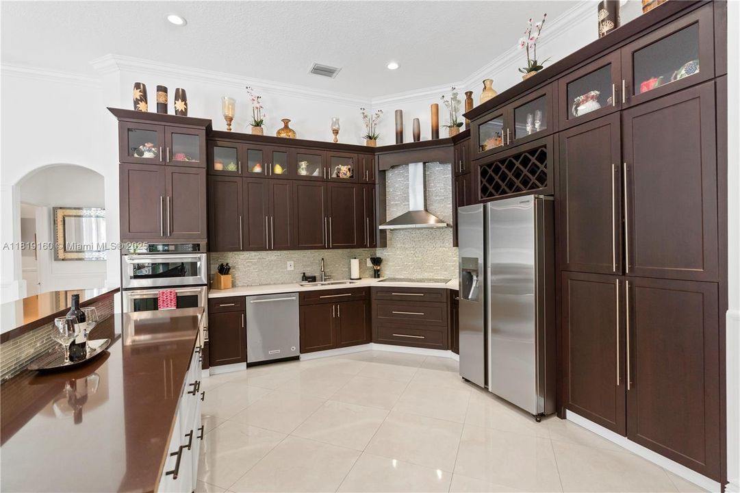 For Sale: $1,600,000 (4 beds, 3 baths, 2779 Square Feet)