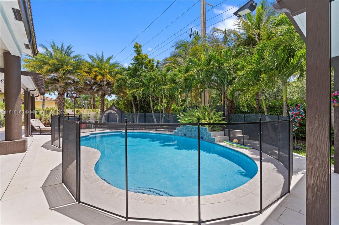 For Sale: $1,600,000 (4 beds, 3 baths, 2779 Square Feet)