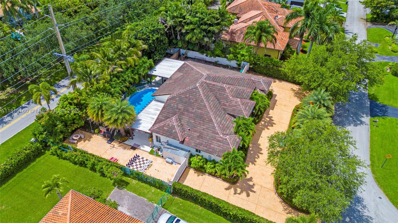 For Sale: $1,600,000 (4 beds, 3 baths, 2779 Square Feet)