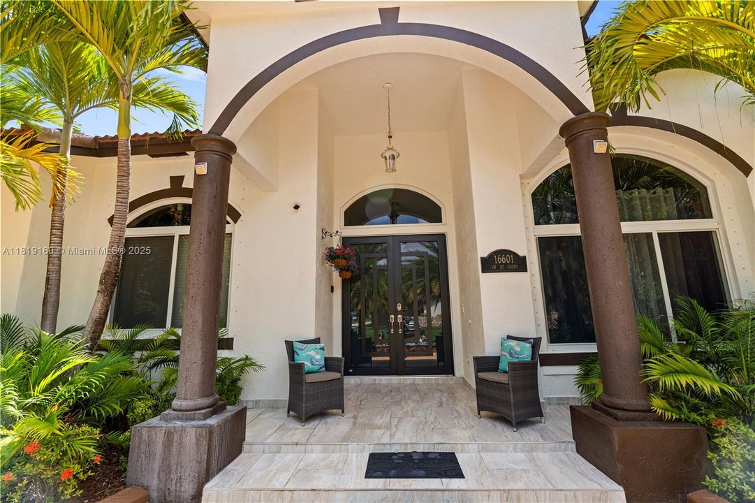 For Sale: $1,600,000 (4 beds, 3 baths, 2779 Square Feet)