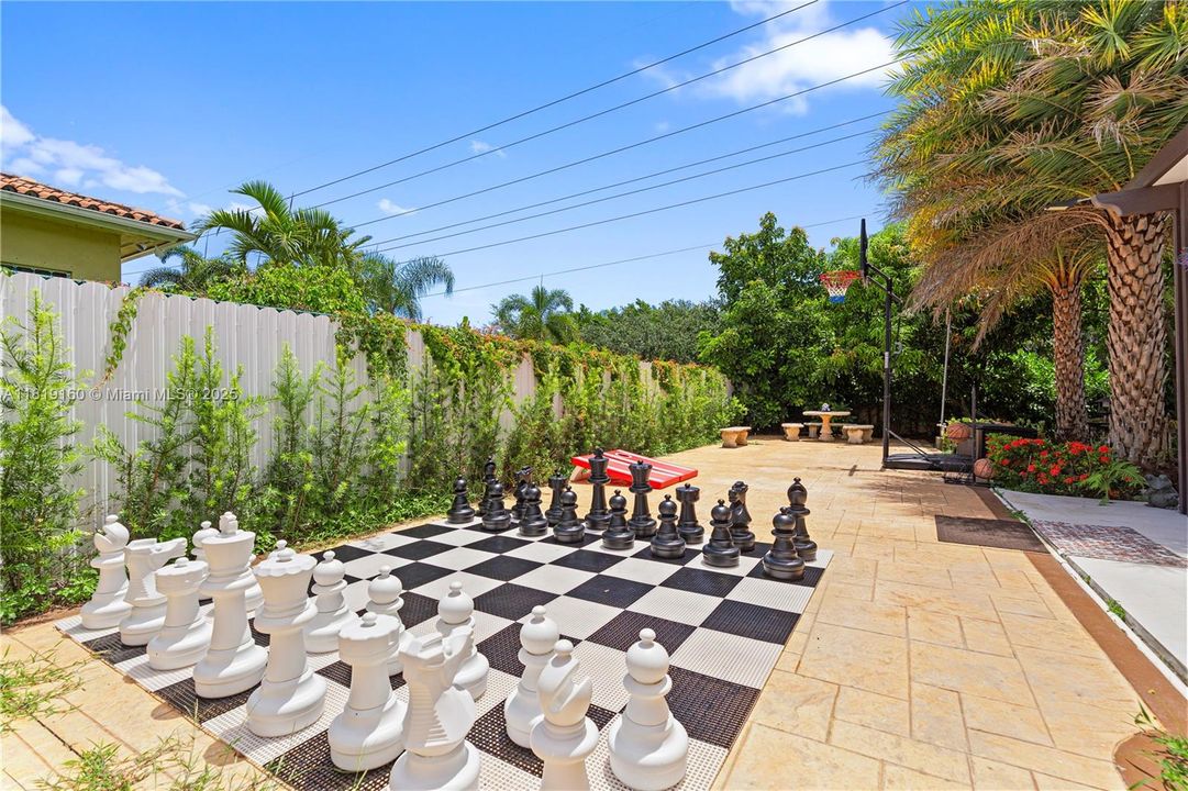 For Sale: $1,600,000 (4 beds, 3 baths, 2779 Square Feet)