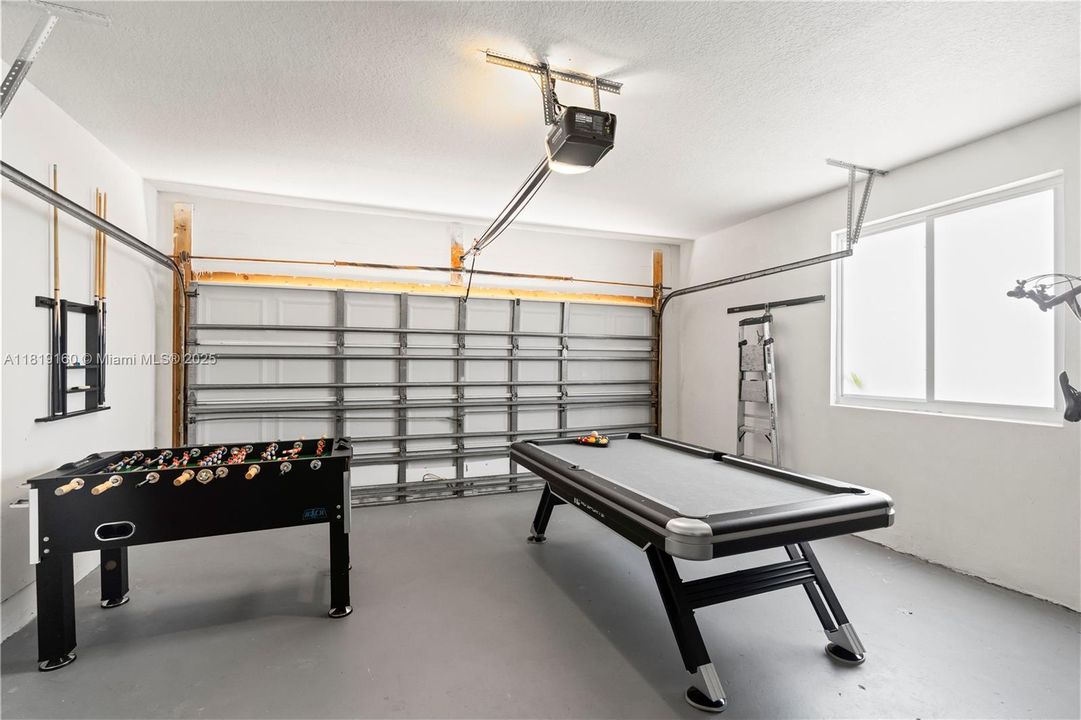 For Sale: $1,600,000 (4 beds, 3 baths, 2779 Square Feet)