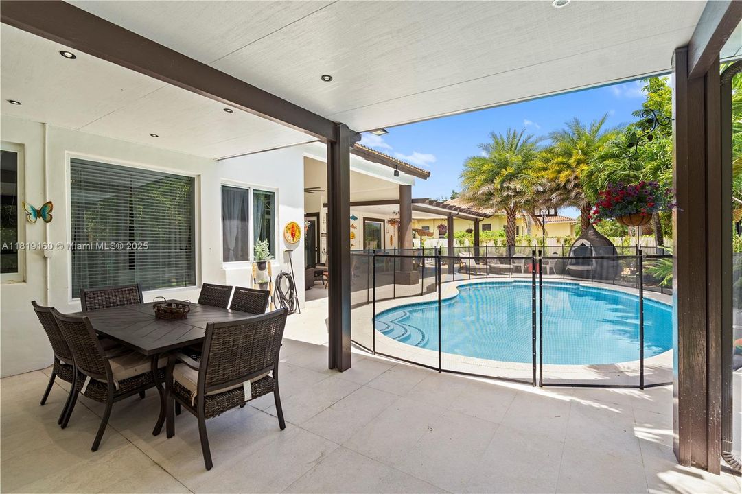 For Sale: $1,600,000 (4 beds, 3 baths, 2779 Square Feet)