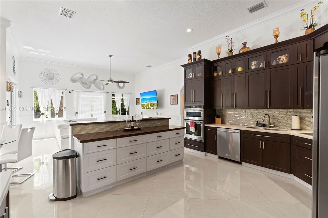 For Sale: $1,600,000 (4 beds, 3 baths, 2779 Square Feet)