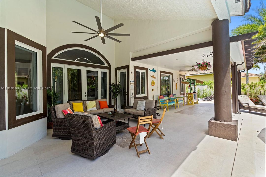 For Sale: $1,600,000 (4 beds, 3 baths, 2779 Square Feet)