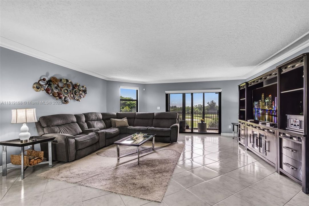 Недавно продано: $375,000 (3 спален, 2 ванн, 1707 Квадратных фут)