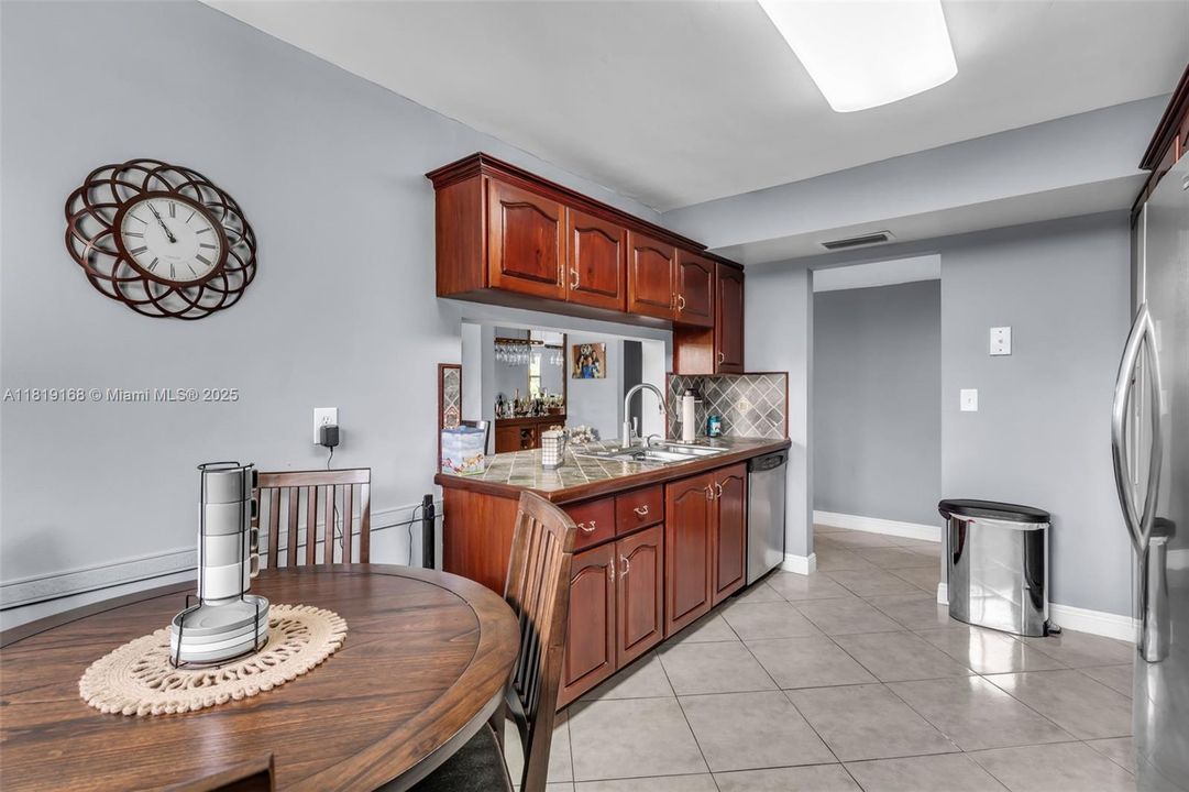 Недавно продано: $375,000 (3 спален, 2 ванн, 1707 Квадратных фут)