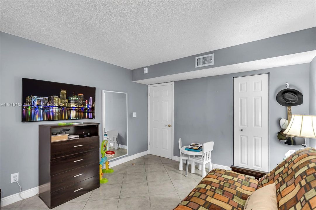 Недавно продано: $375,000 (3 спален, 2 ванн, 1707 Квадратных фут)