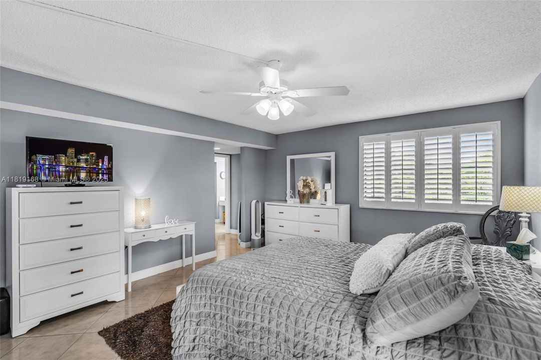 Недавно продано: $375,000 (3 спален, 2 ванн, 1707 Квадратных фут)