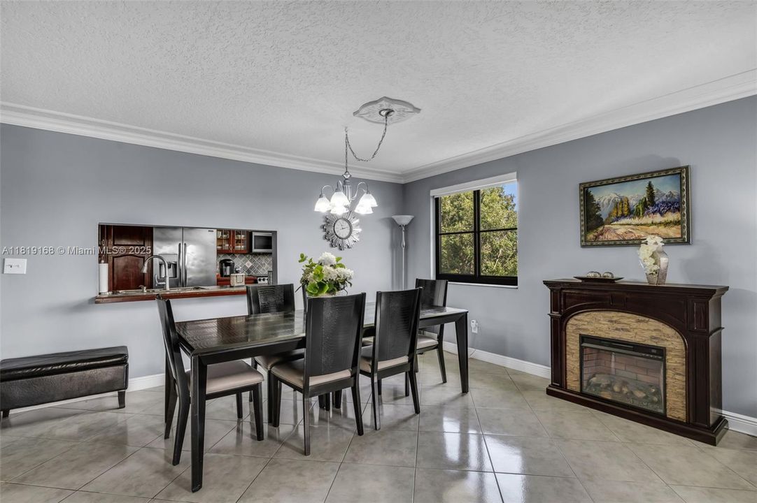 Недавно продано: $375,000 (3 спален, 2 ванн, 1707 Квадратных фут)