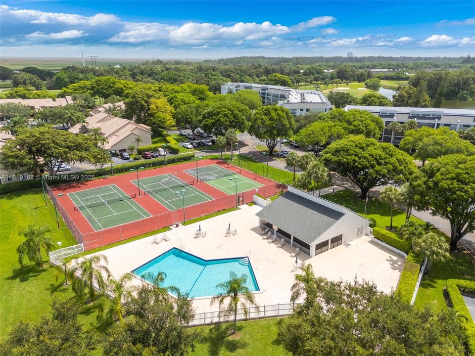 Недавно продано: $375,000 (3 спален, 2 ванн, 1707 Квадратных фут)