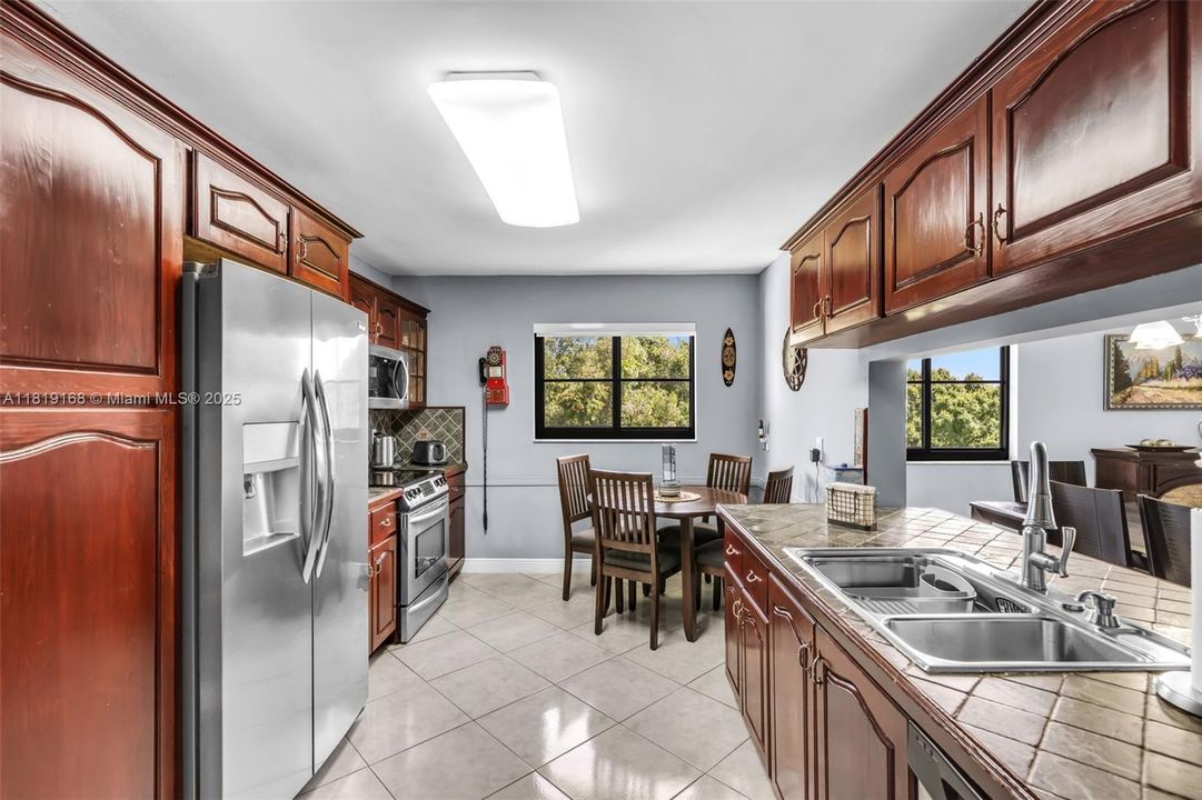 Недавно продано: $375,000 (3 спален, 2 ванн, 1707 Квадратных фут)