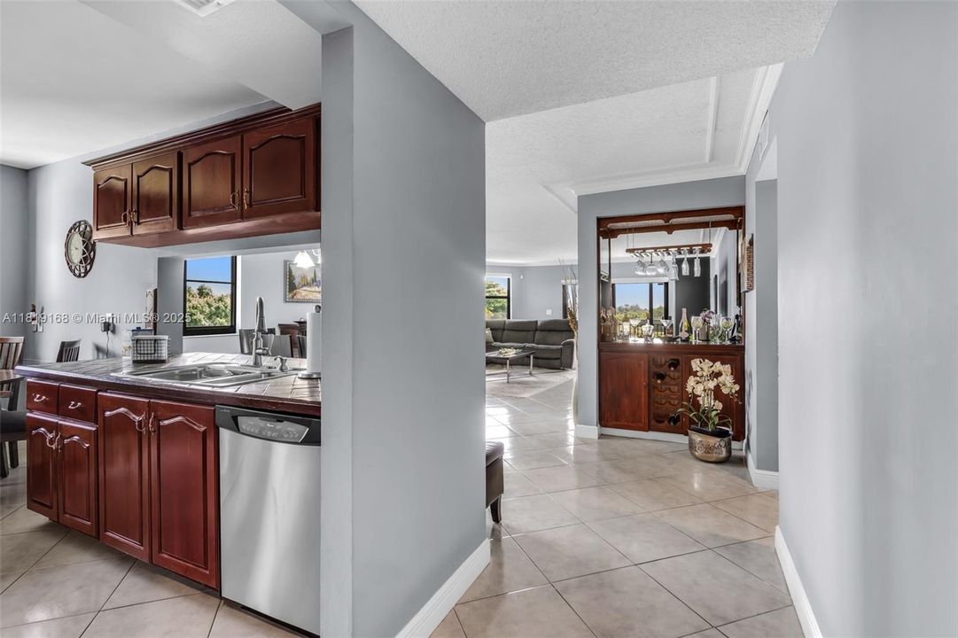 Недавно продано: $375,000 (3 спален, 2 ванн, 1707 Квадратных фут)