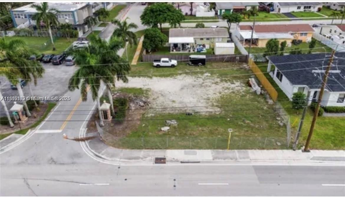 На продажу: $325,000 (0.18 acres)