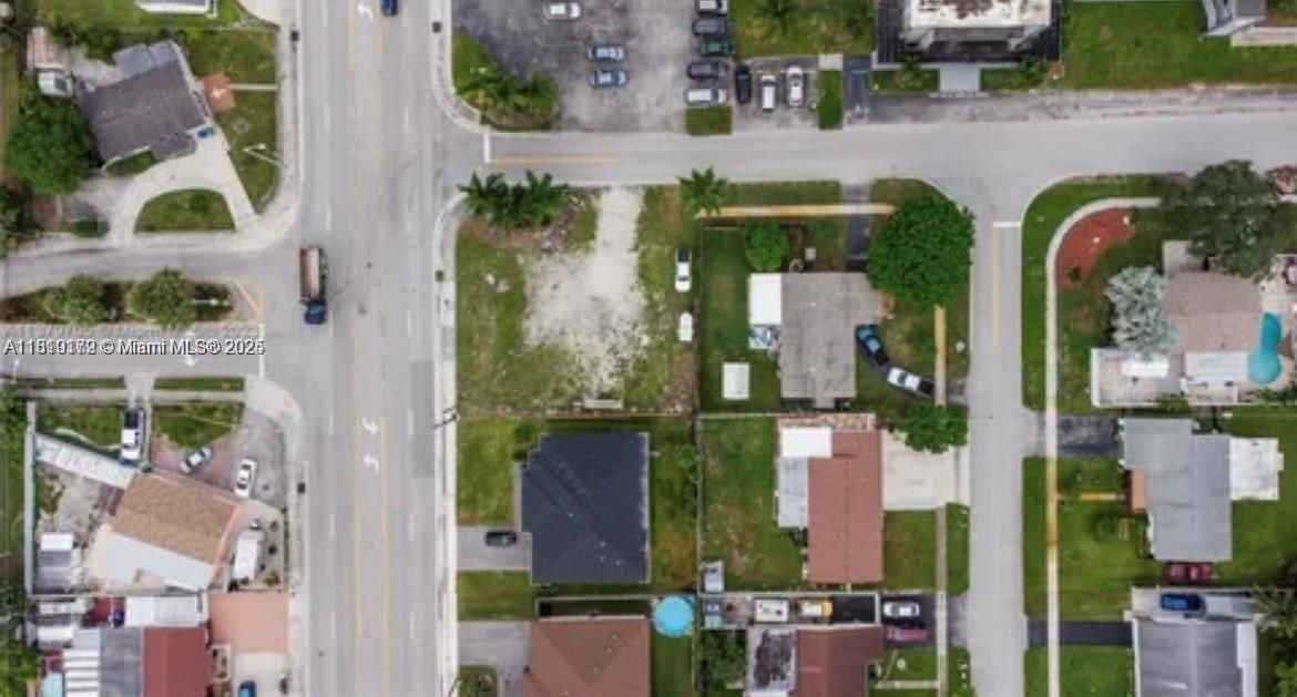 На продажу: $325,000 (0.18 acres)