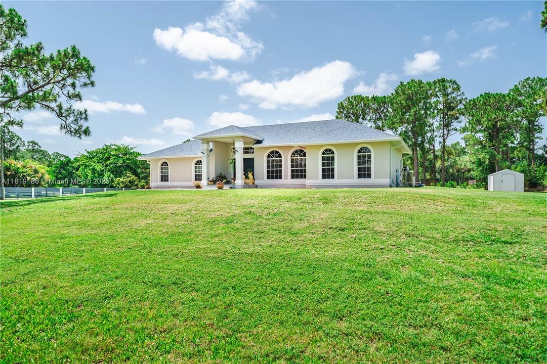 最近售出: $640,000 (4 贝兹, 2 浴室, 2014 平方英尺)