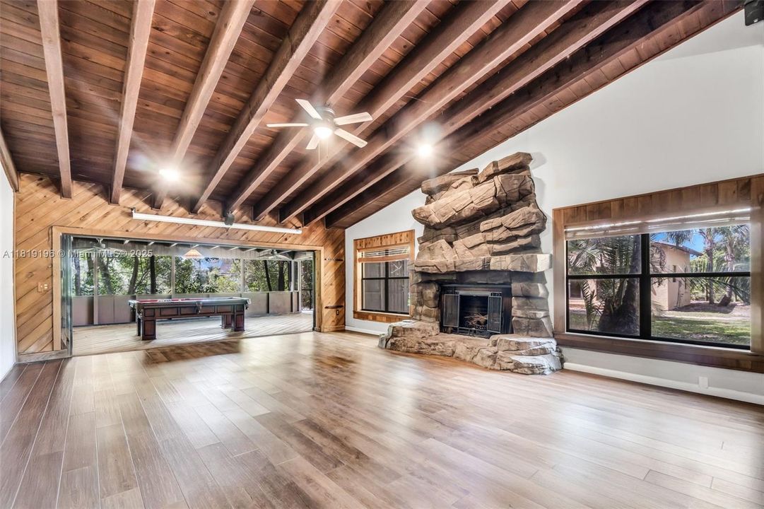 最近售出: $1,149,000 (0 贝兹, 0 浴室, 0 平方英尺)