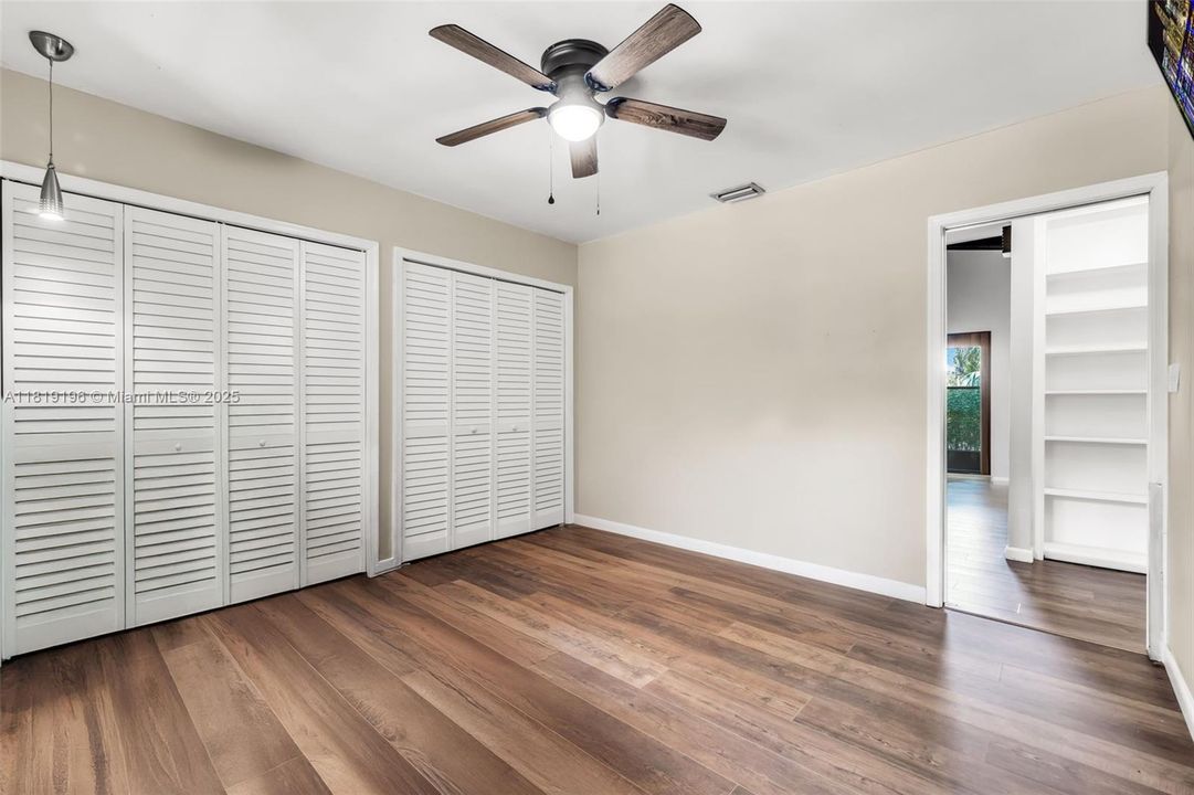 最近售出: $1,149,000 (0 贝兹, 0 浴室, 0 平方英尺)