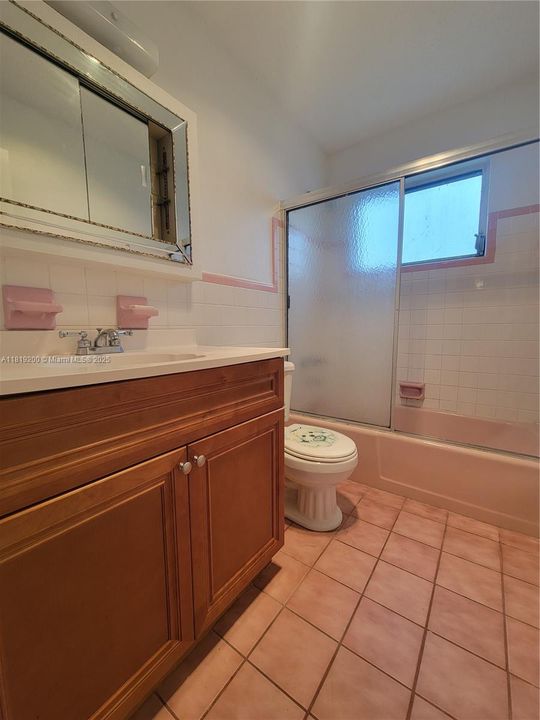 For Sale: $139,700 (1 beds, 1 baths, 580 Square Feet)