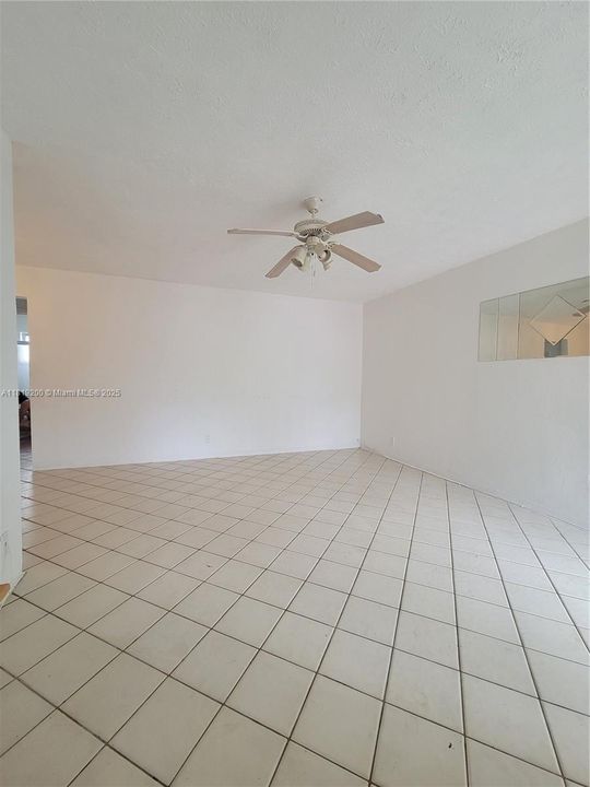 For Sale: $139,700 (1 beds, 1 baths, 580 Square Feet)