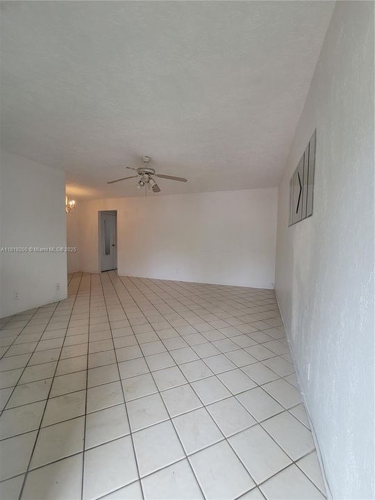 For Sale: $139,700 (1 beds, 1 baths, 580 Square Feet)