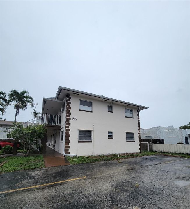 For Sale: $139,700 (1 beds, 1 baths, 580 Square Feet)