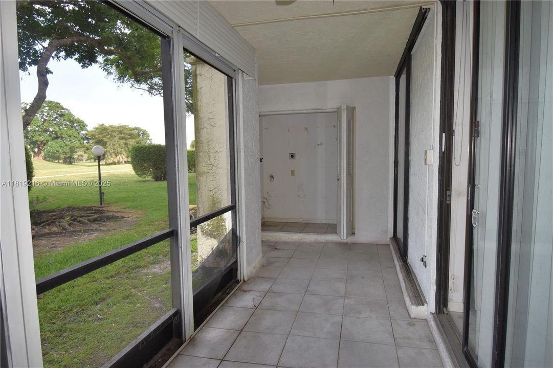 Под контрактом: $95,000 (2 спален, 2 ванн, 1242 Квадратных фут)