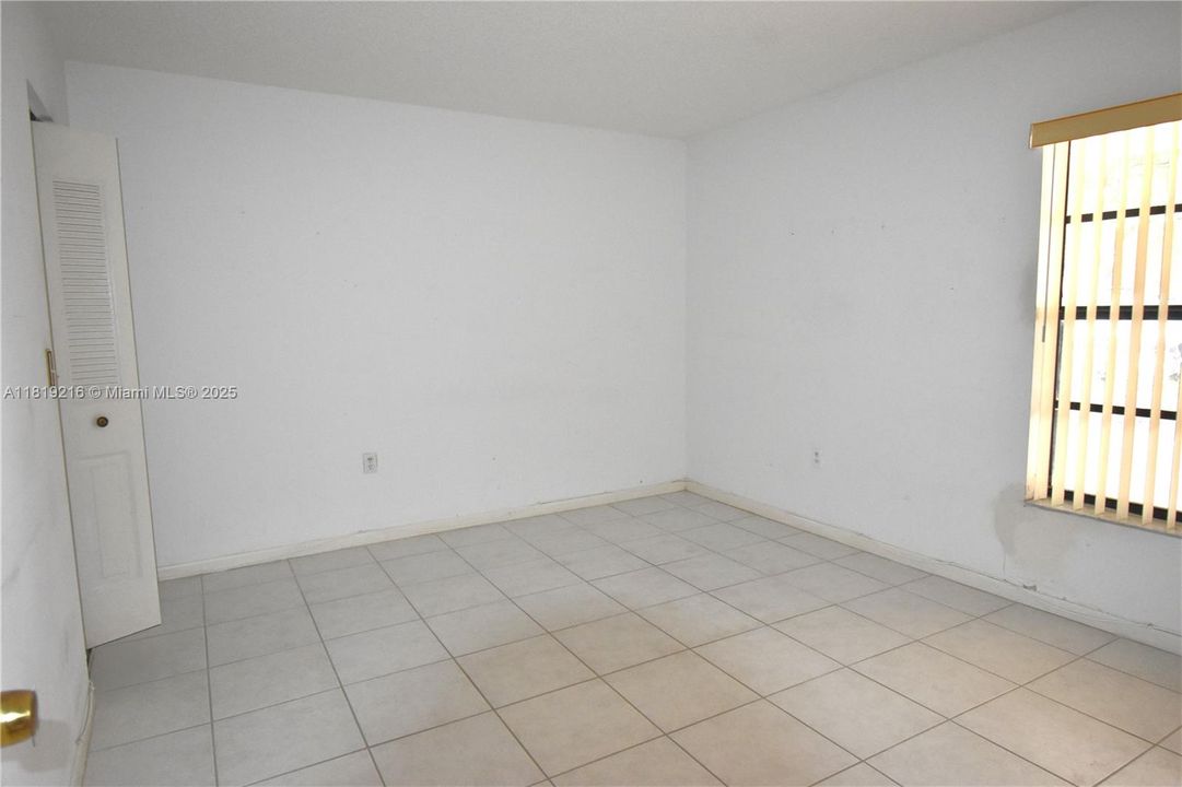 Под контрактом: $95,000 (2 спален, 2 ванн, 1242 Квадратных фут)