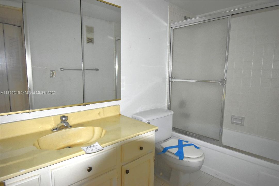 Под контрактом: $95,000 (2 спален, 2 ванн, 1242 Квадратных фут)