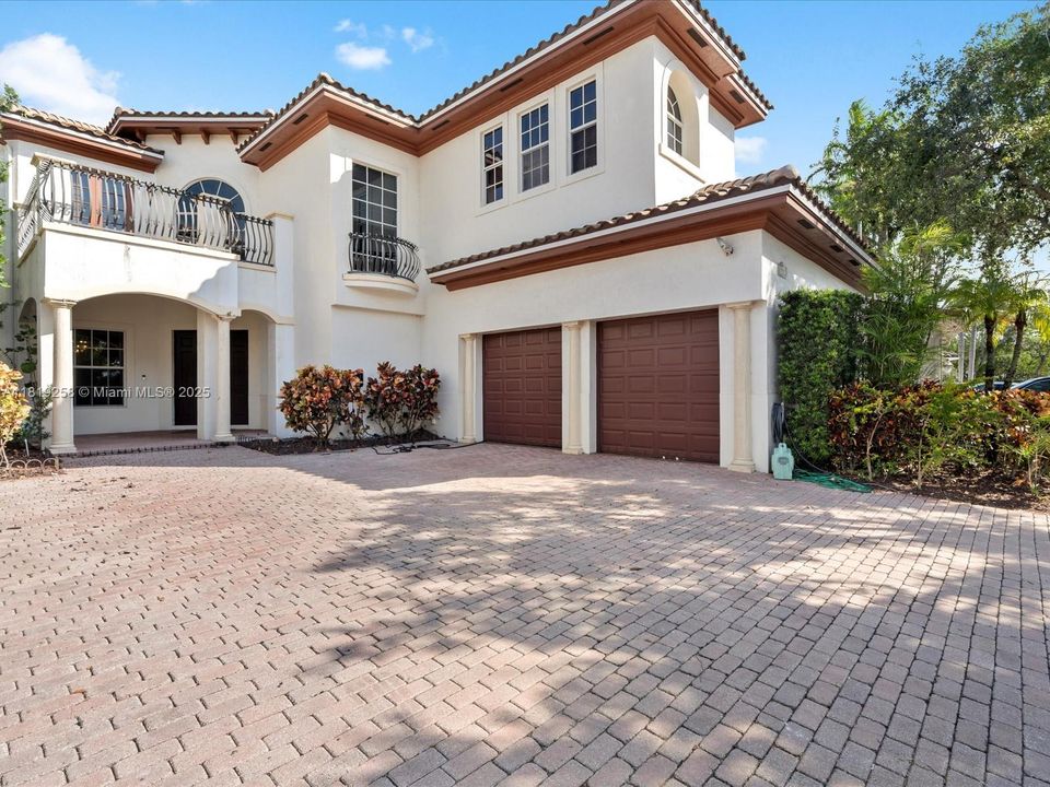 For Sale: $2,975,000 (5 beds, 5 baths, 4780 Square Feet)