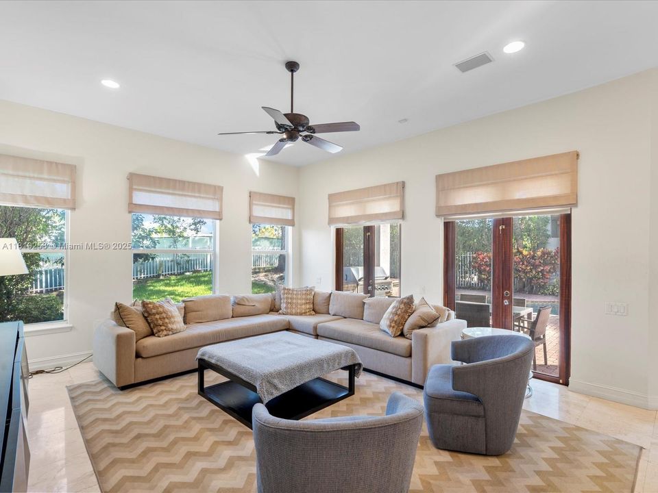 For Sale: $2,975,000 (5 beds, 5 baths, 4780 Square Feet)