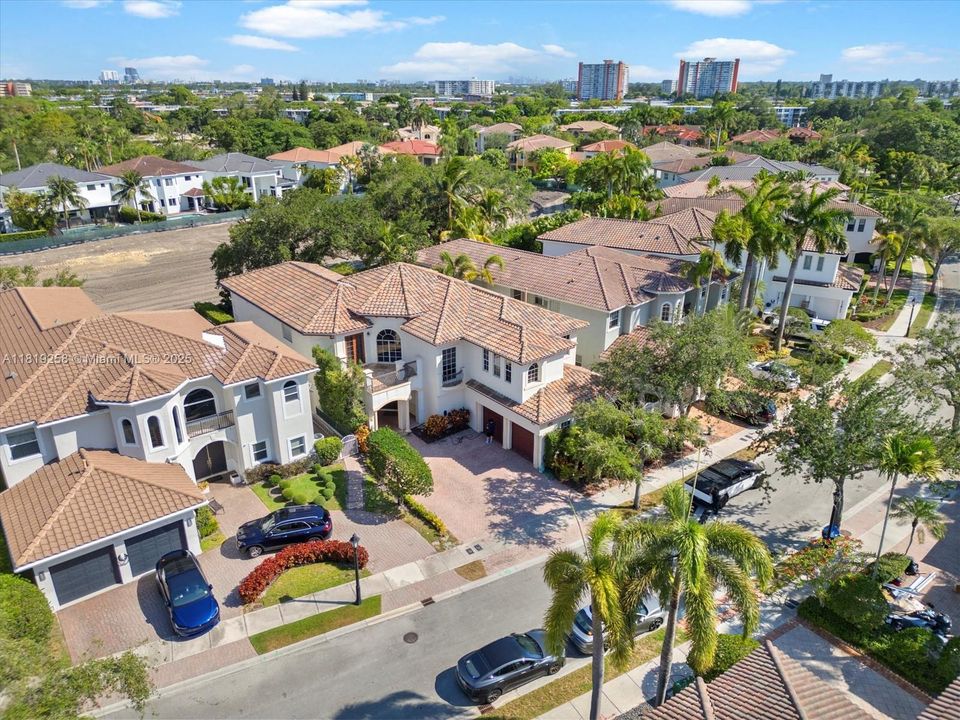 For Sale: $2,975,000 (5 beds, 5 baths, 4780 Square Feet)