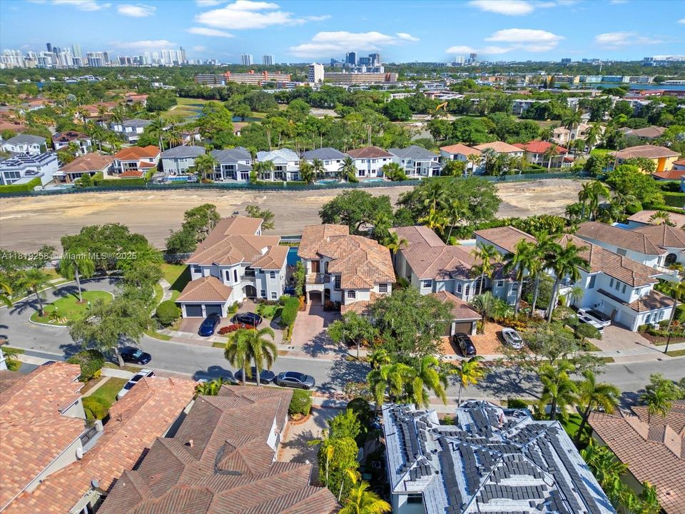 For Sale: $2,975,000 (5 beds, 5 baths, 4780 Square Feet)