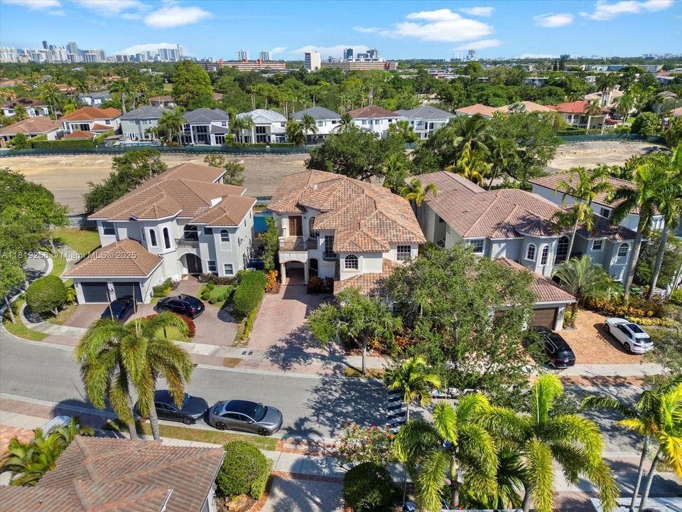 For Sale: $2,975,000 (5 beds, 5 baths, 4780 Square Feet)