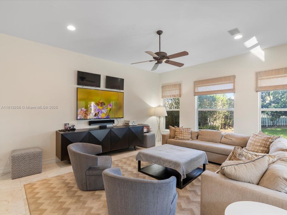 For Sale: $2,975,000 (5 beds, 5 baths, 4780 Square Feet)