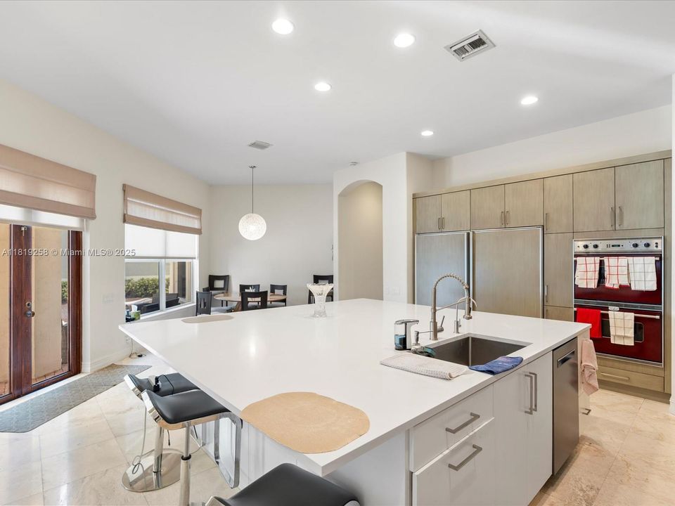 For Sale: $2,975,000 (5 beds, 5 baths, 4780 Square Feet)