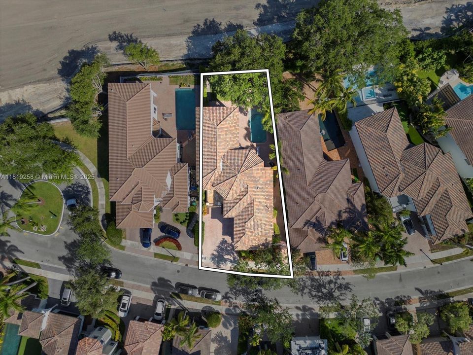 For Sale: $2,975,000 (5 beds, 5 baths, 4780 Square Feet)