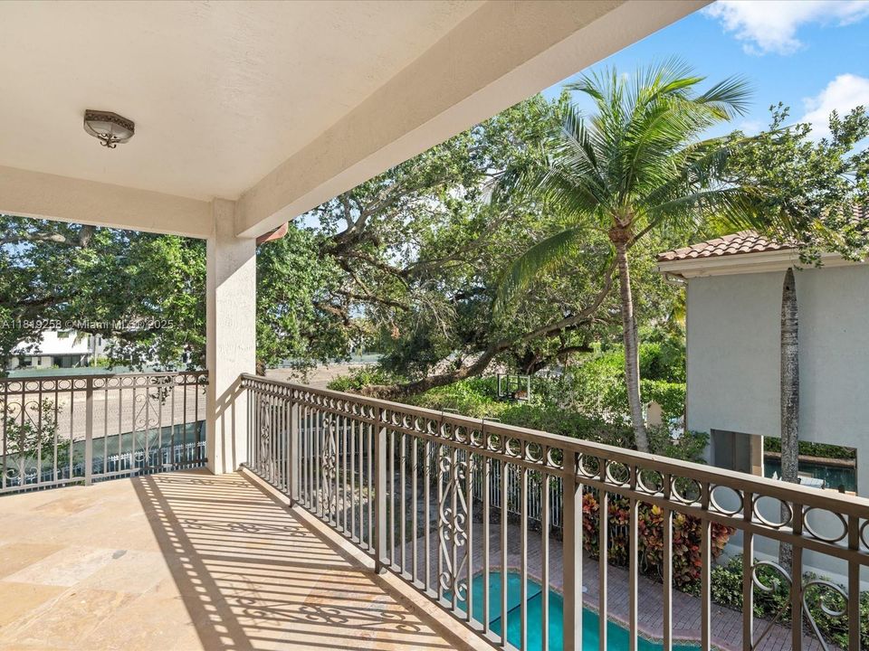 For Sale: $2,975,000 (5 beds, 5 baths, 4780 Square Feet)