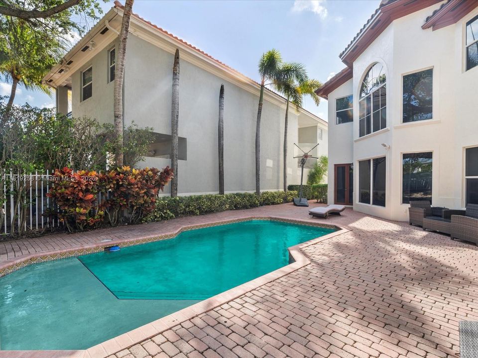 For Sale: $2,975,000 (5 beds, 5 baths, 4780 Square Feet)