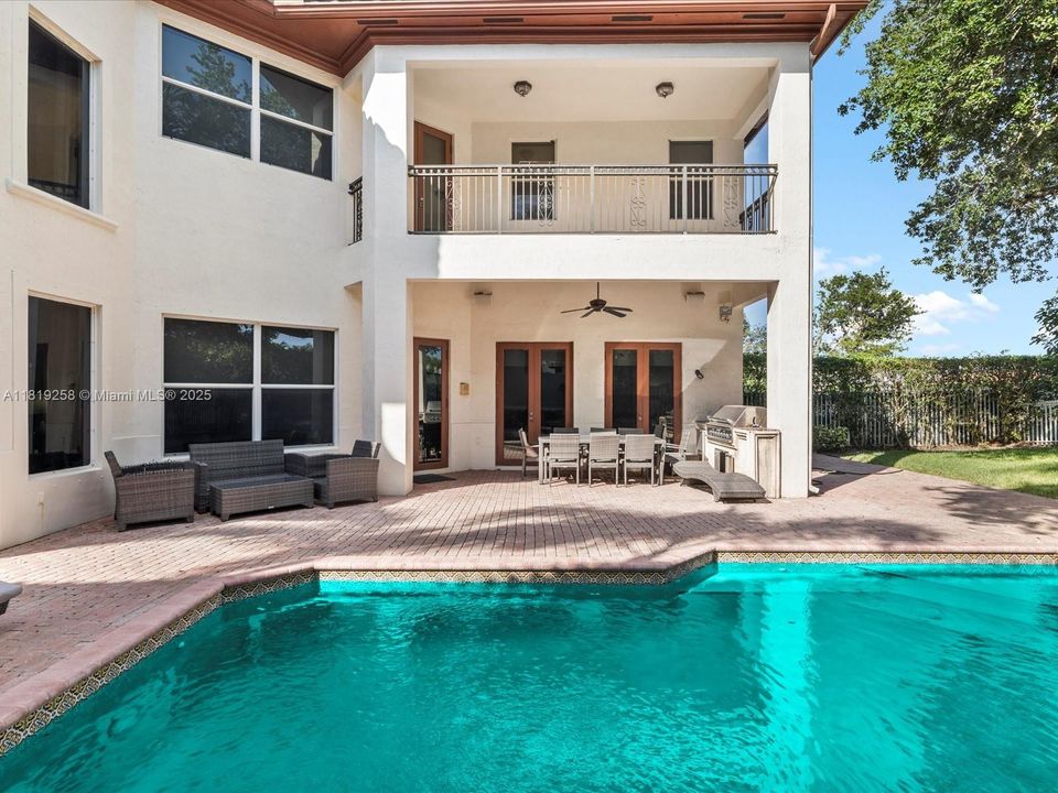 For Sale: $2,975,000 (5 beds, 5 baths, 4780 Square Feet)