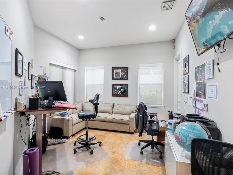 For Sale: $2,975,000 (5 beds, 5 baths, 4780 Square Feet)