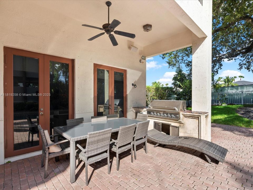 For Sale: $2,975,000 (5 beds, 5 baths, 4780 Square Feet)