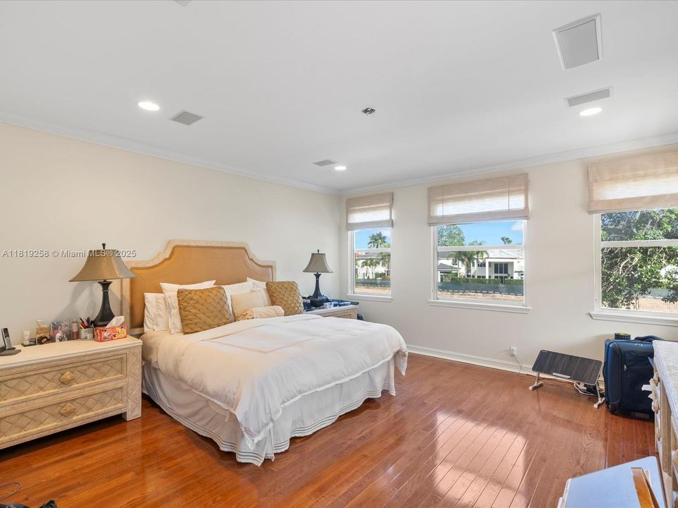 For Sale: $2,975,000 (5 beds, 5 baths, 4780 Square Feet)